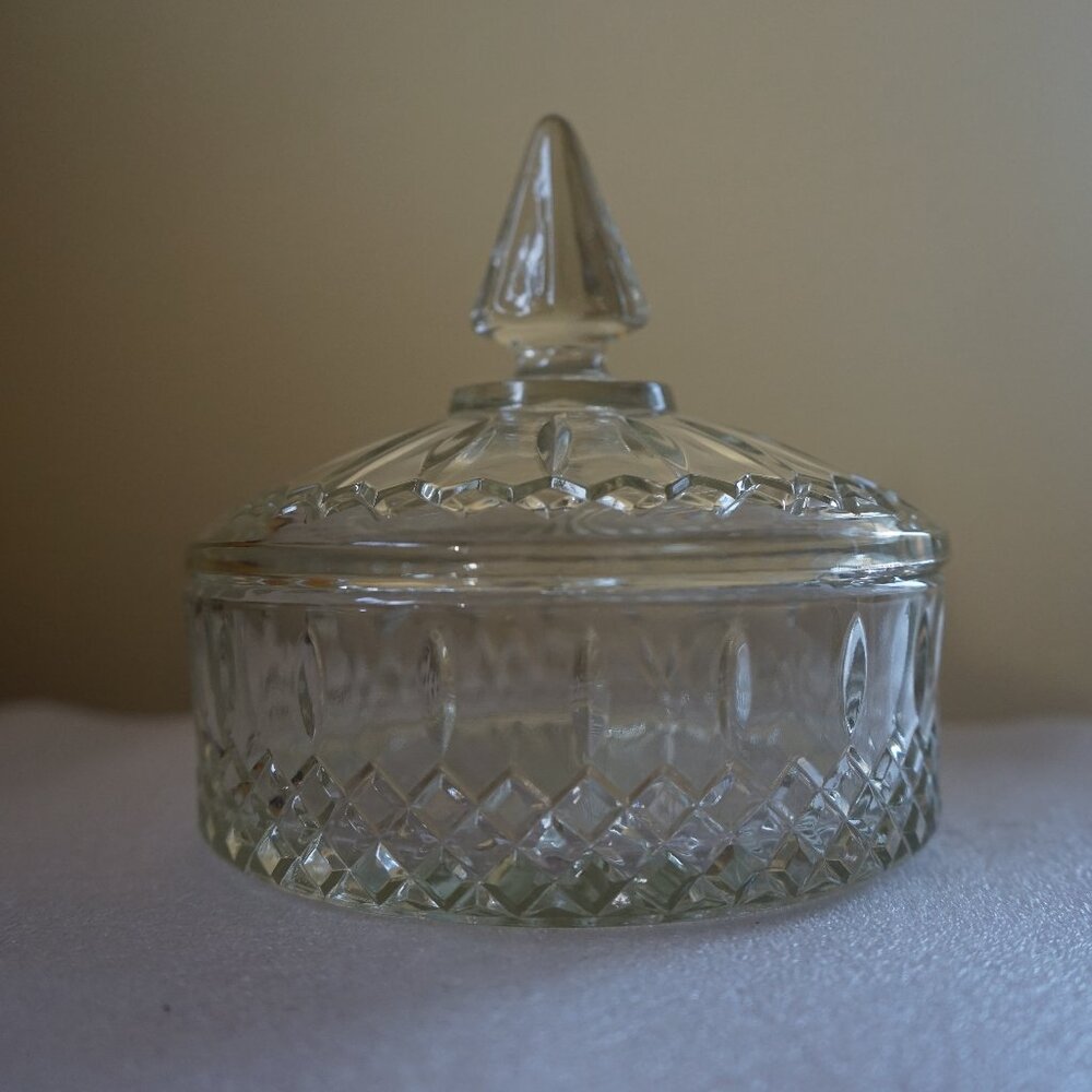 Vintage Indiana Glass Princess Candy Box Crystal Glass 6" Tall 15.2 cm. 7691